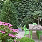 Pauline Loveling Apartment With Quiet Garden And 2 Bathrooms