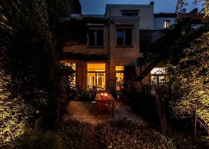 Pauline Loveling Apartment With Quiet Garden And 2 Bathrooms